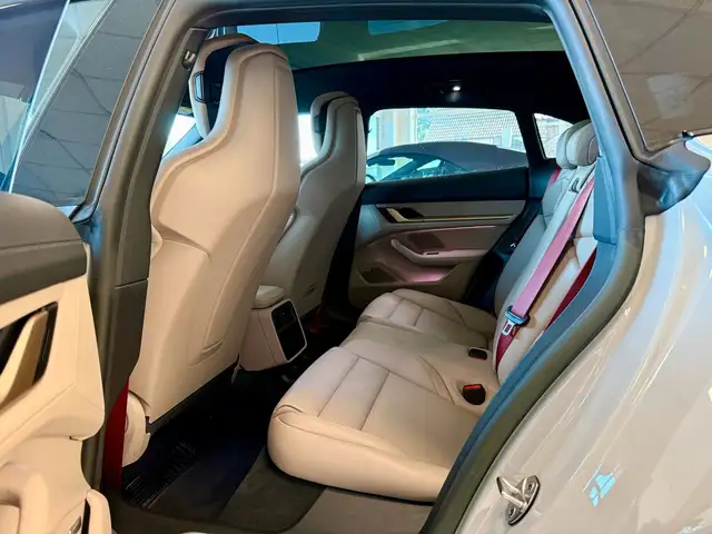 Porsche Taycan view 10