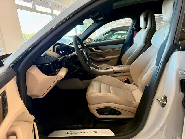 Porsche Taycan view 9