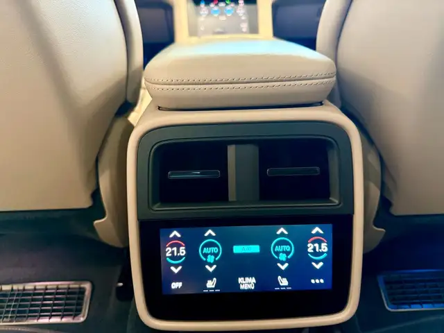 Porsche Taycan view 13