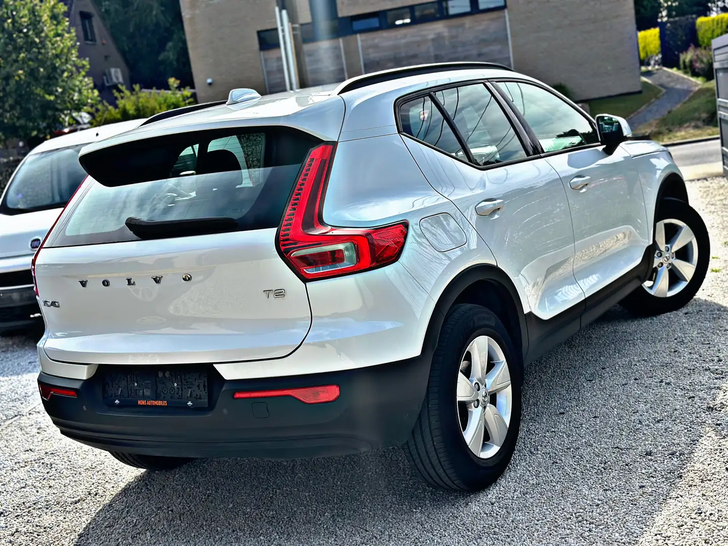 Volvo XC40 1.5 T2 Momentum Core Weiß - 2