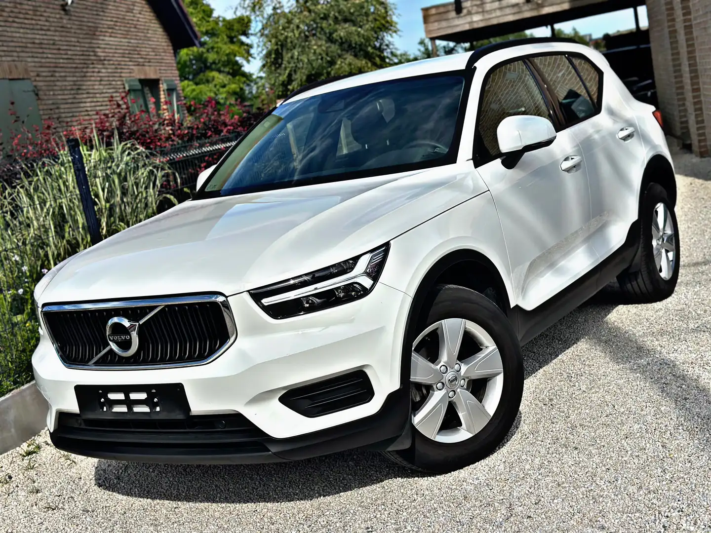 Volvo XC40 1.5 T2 Momentum Core Weiß - 1