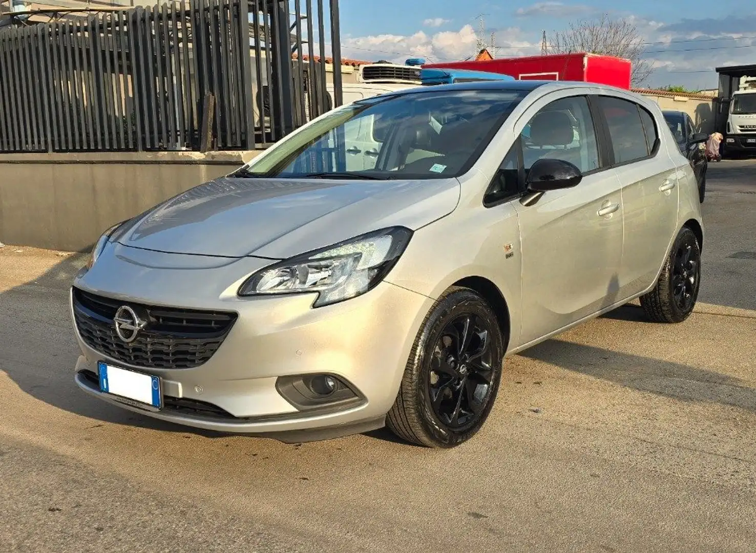 Opel Corsa 1.4 90CV GPL Tech 5 porte 120 Anniversary Grijs - 1