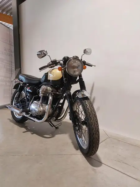Kawasaki W 650 - foto 2