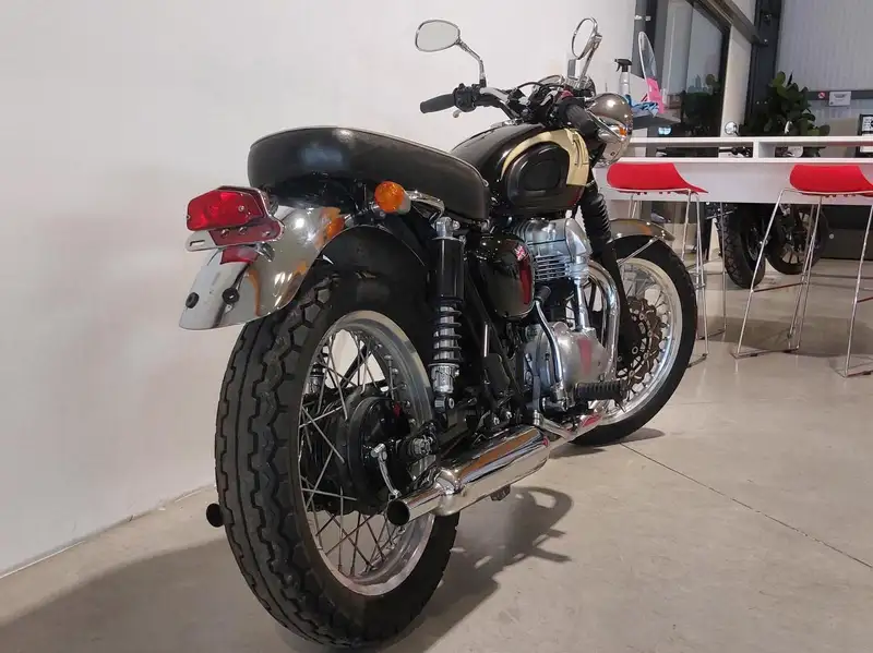 Kawasaki W 650 - foto 3