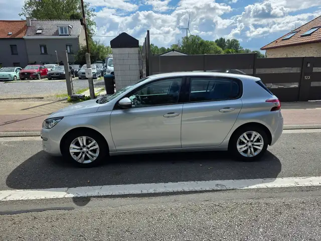 Peugeot 308 view 4