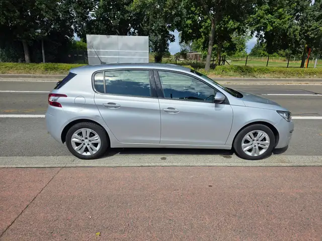 Peugeot 308 view 8