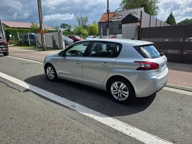 Peugeot 308 view 5
