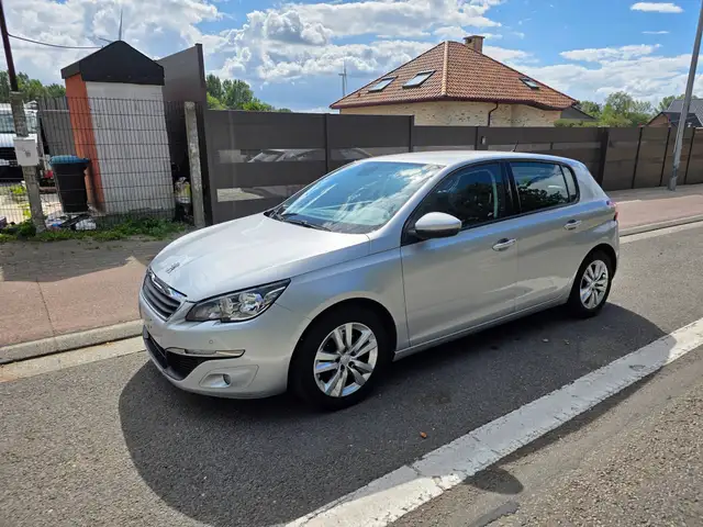 Peugeot 308 view 3