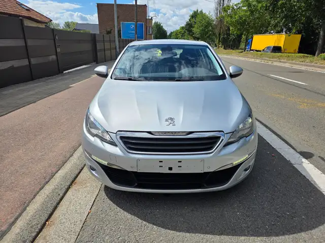 Peugeot 308 view 2