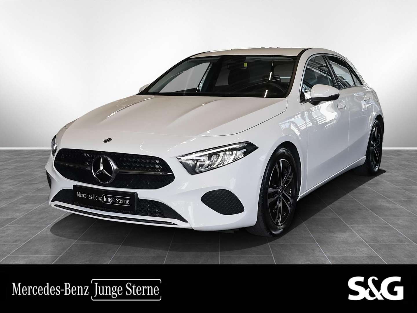 Mercedes-Benz A 180 nuo 457 €/ mėn Benzinas 2025m. Sedanas Automatinė