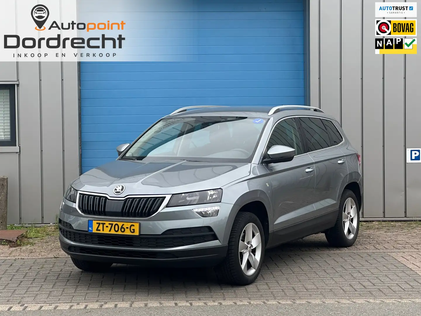 Skoda Karoq TSI Bus APPLE CARPLAY TREKHAAK Grijs - 1