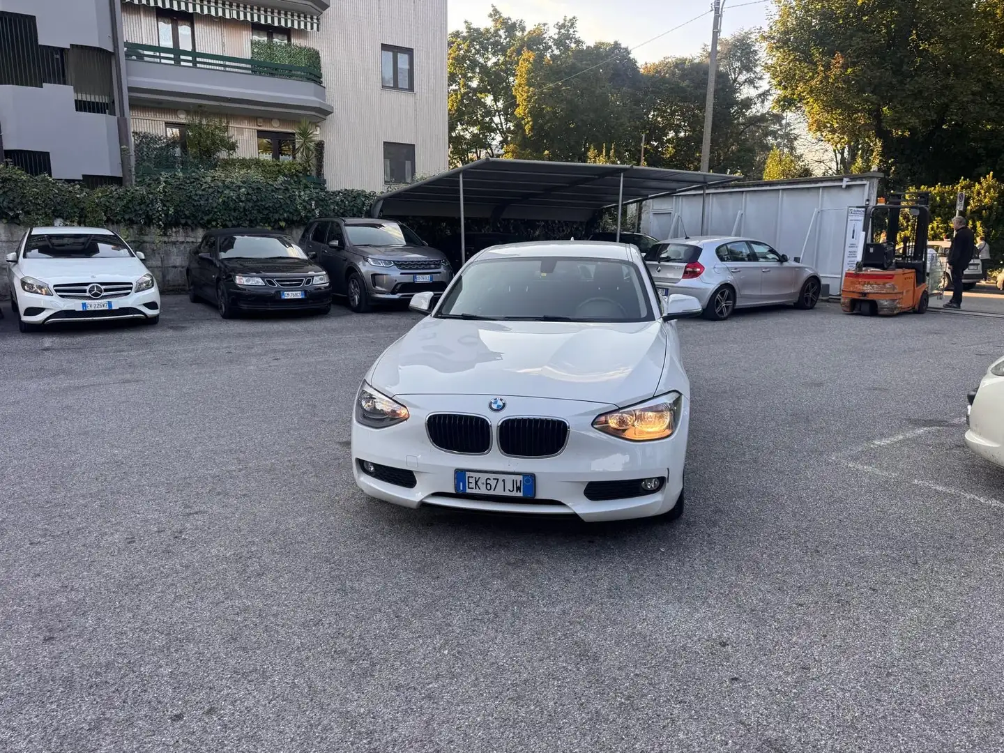 BMW 118 Serie 1 F/20-21 2011 118d 5p Unique Bianco - 1