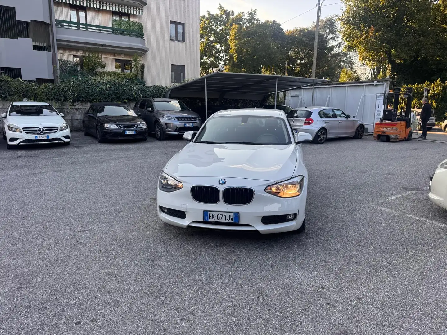 BMW 118 Serie 1 F/20-21 2011 118d 5p Unique Bianco - 2