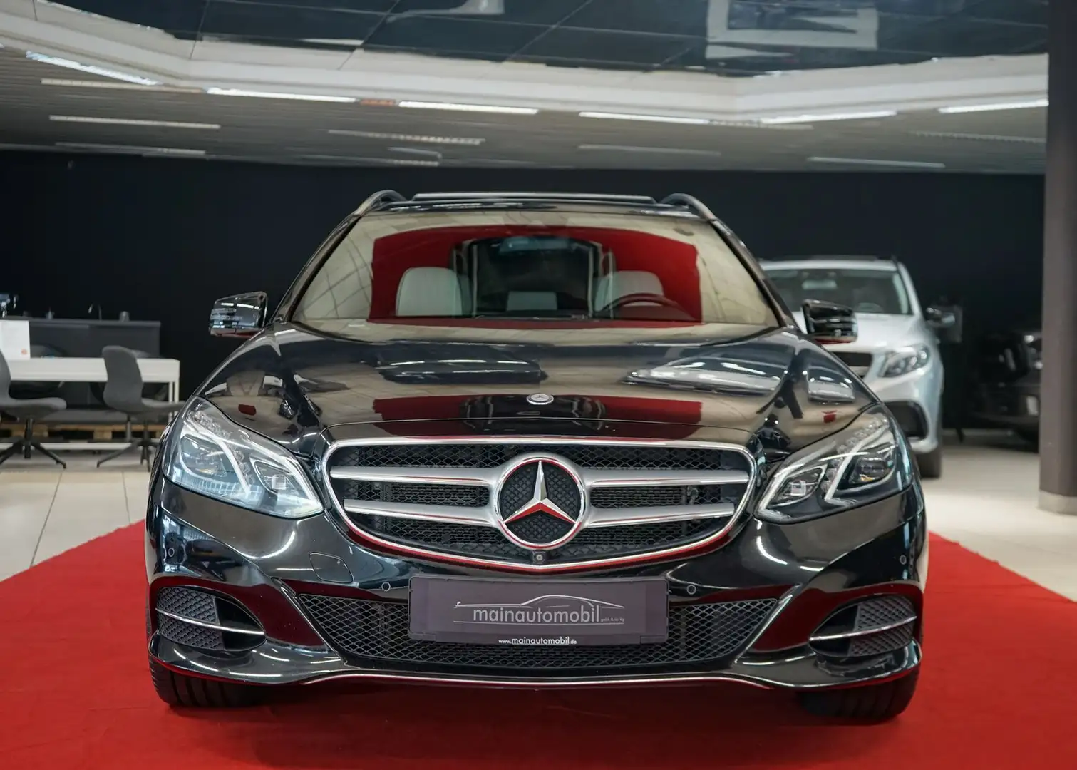 Mercedes-Benz E 400 4 Matic AHK KeylessGo Airmatic ILS Massage Noir - 1