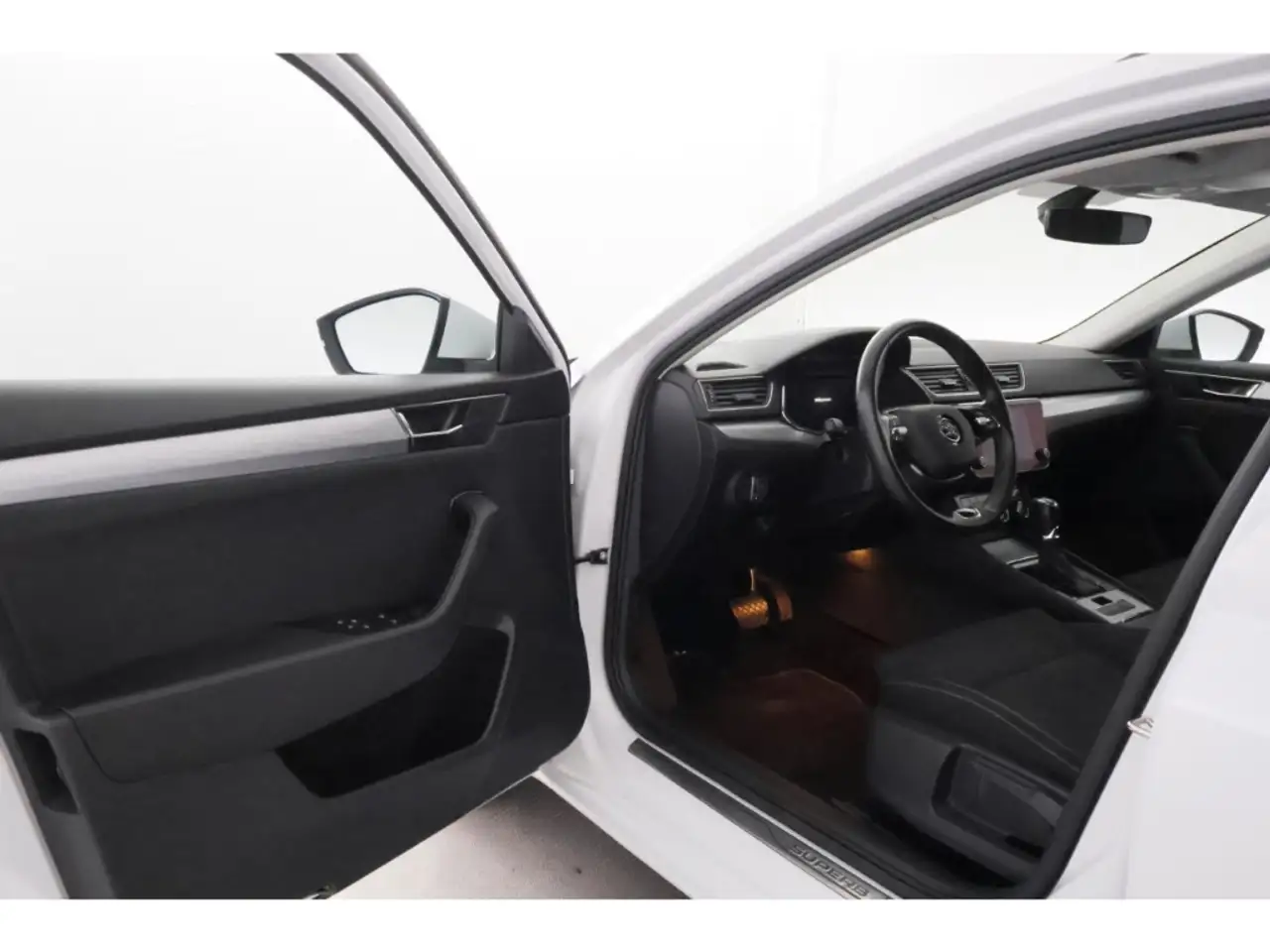 Skoda Superb 2.0TDI Combi DSG Ambition+LED+NAVI+KAMERA, миниатюра 16