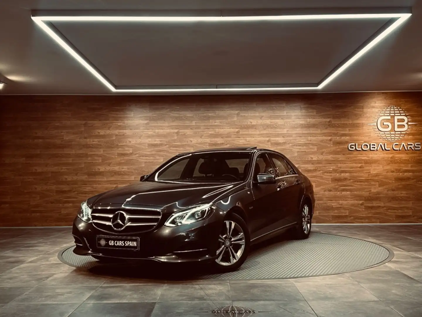 Mercedes-Benz E 300 BT Hybrid Avantgarde 7G Plus Gris - 1