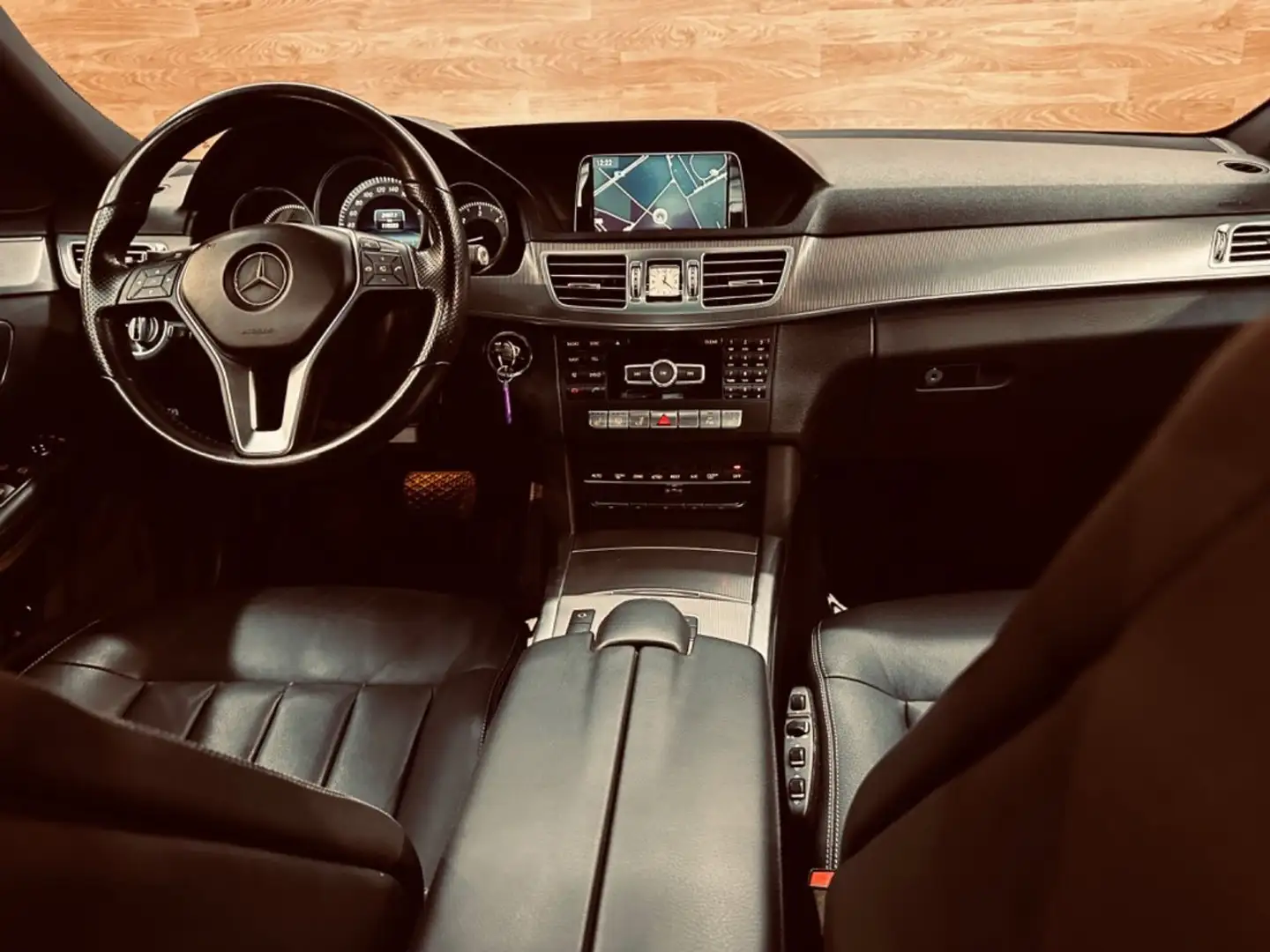Mercedes-Benz E 300 BT Hybrid Avantgarde 7G Plus Gris - 2