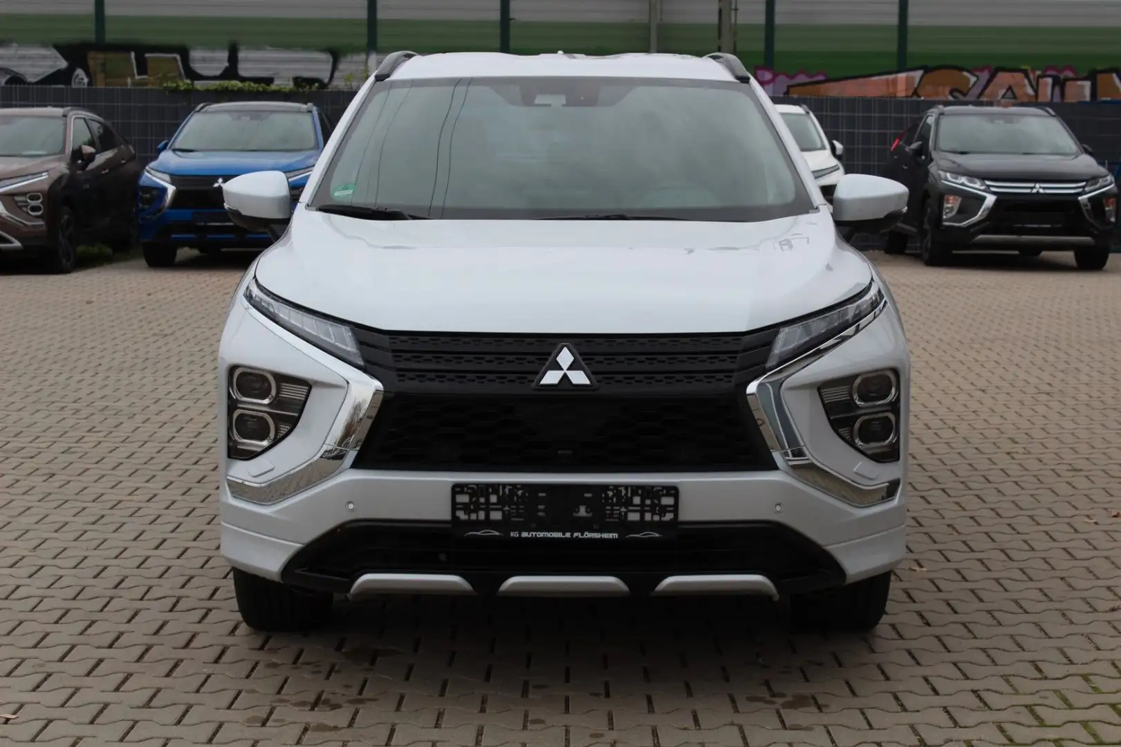 Mitsubishi Eclipse Cross 2.4 Plus Select Black 4WD ACC LED Blanc - 2