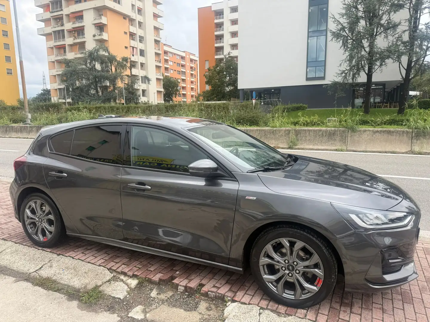 Ford Focus 2022 1.0t ecoboost h ST-Line 125cv Grau - 2