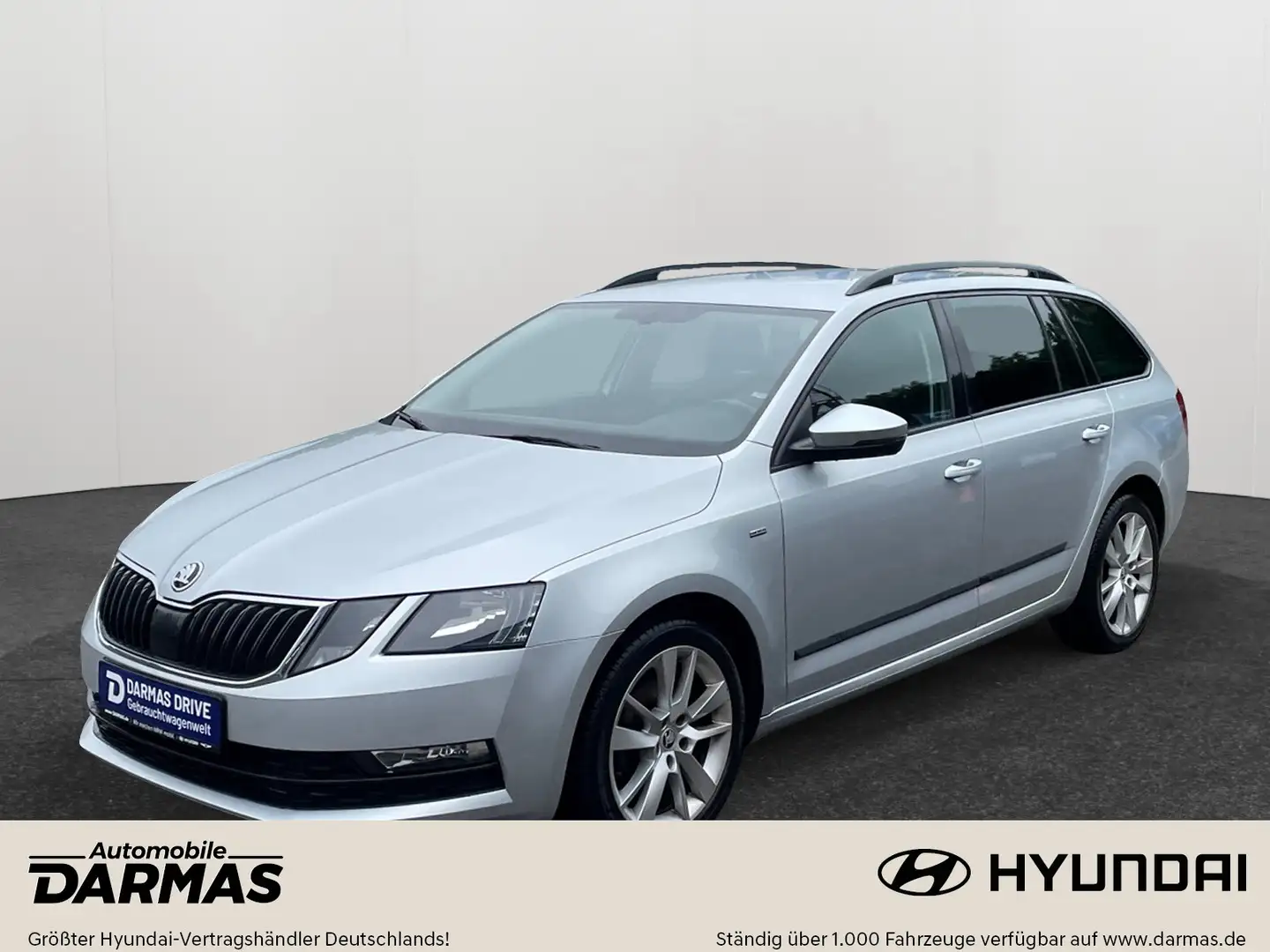 Skoda Octavia Octavia Combi 1.6 TDI DSG Clever Navi AHK 17" Серебристый - 1
