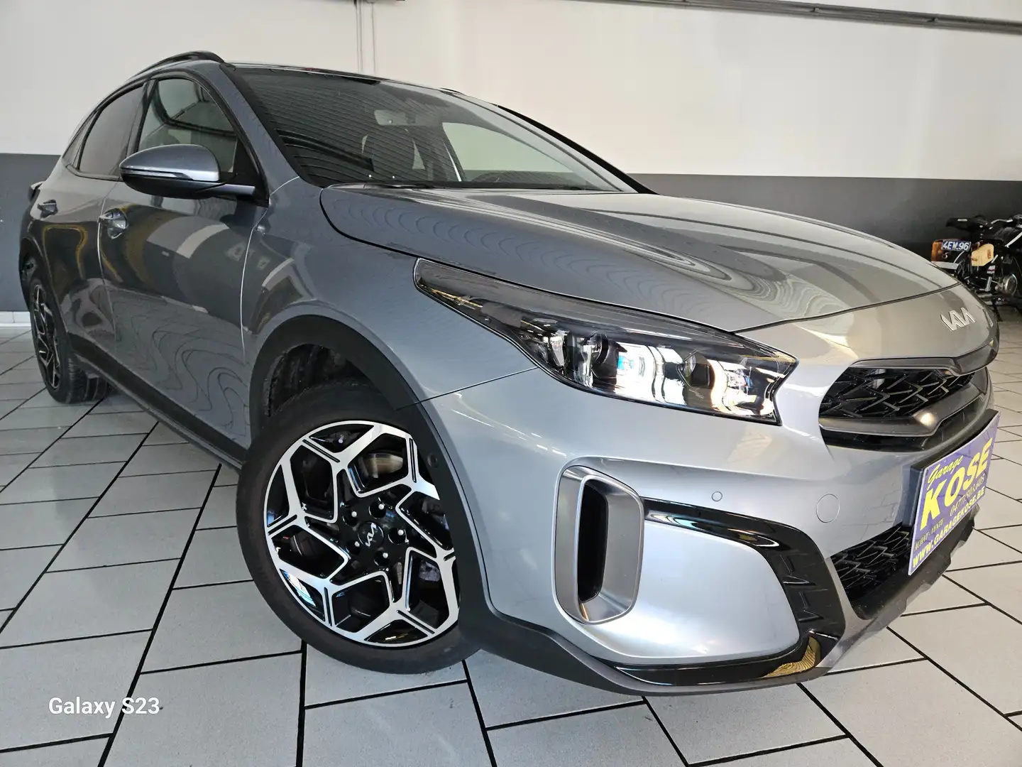 Kia XCeed 1.0 T-GDi GT Line ISG/CARPLAY/NAVIGATION/1ERE MAIN Grijs - 1