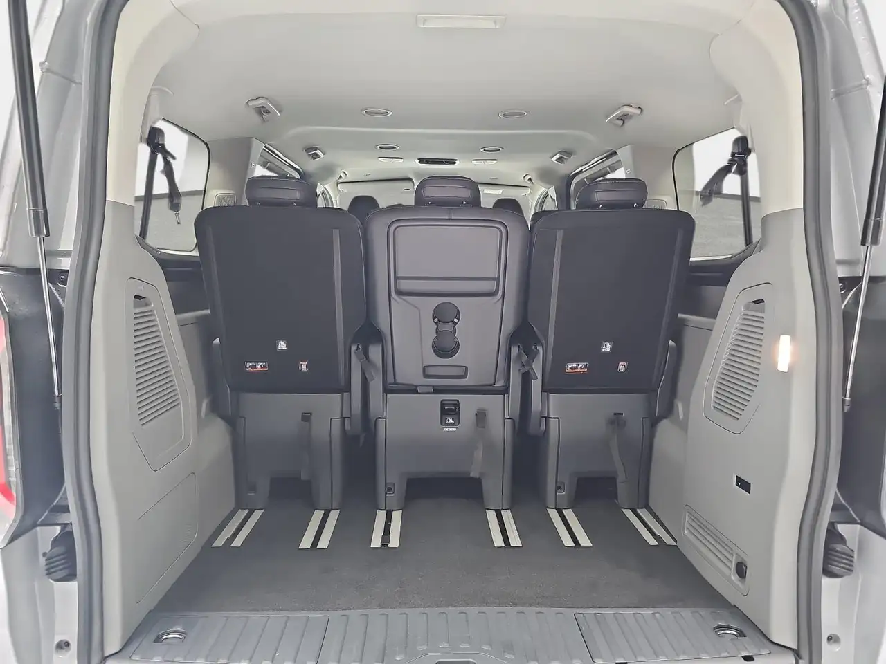 Ford Tourneo Custom TOURNEO CUSTOM 2.0 ECOBLUE AUTO. L1 TITANIUM X NAV 15