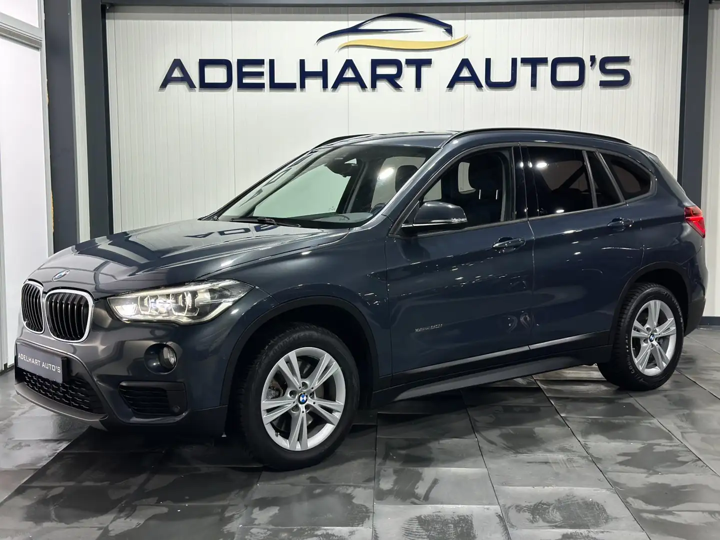 BMW X1 SDrive20i Executive Automaat 192 PK / Full map nav Grijs - 1
