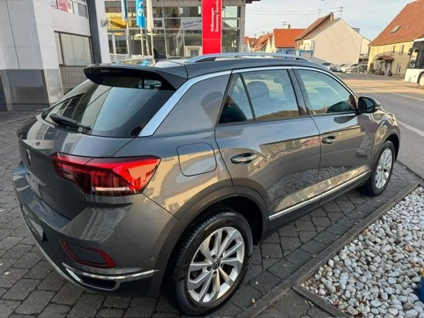 Volkswagen T-Roc 1.5 TSI DSG "Style" AHK/ACC/RFK Grau - 2