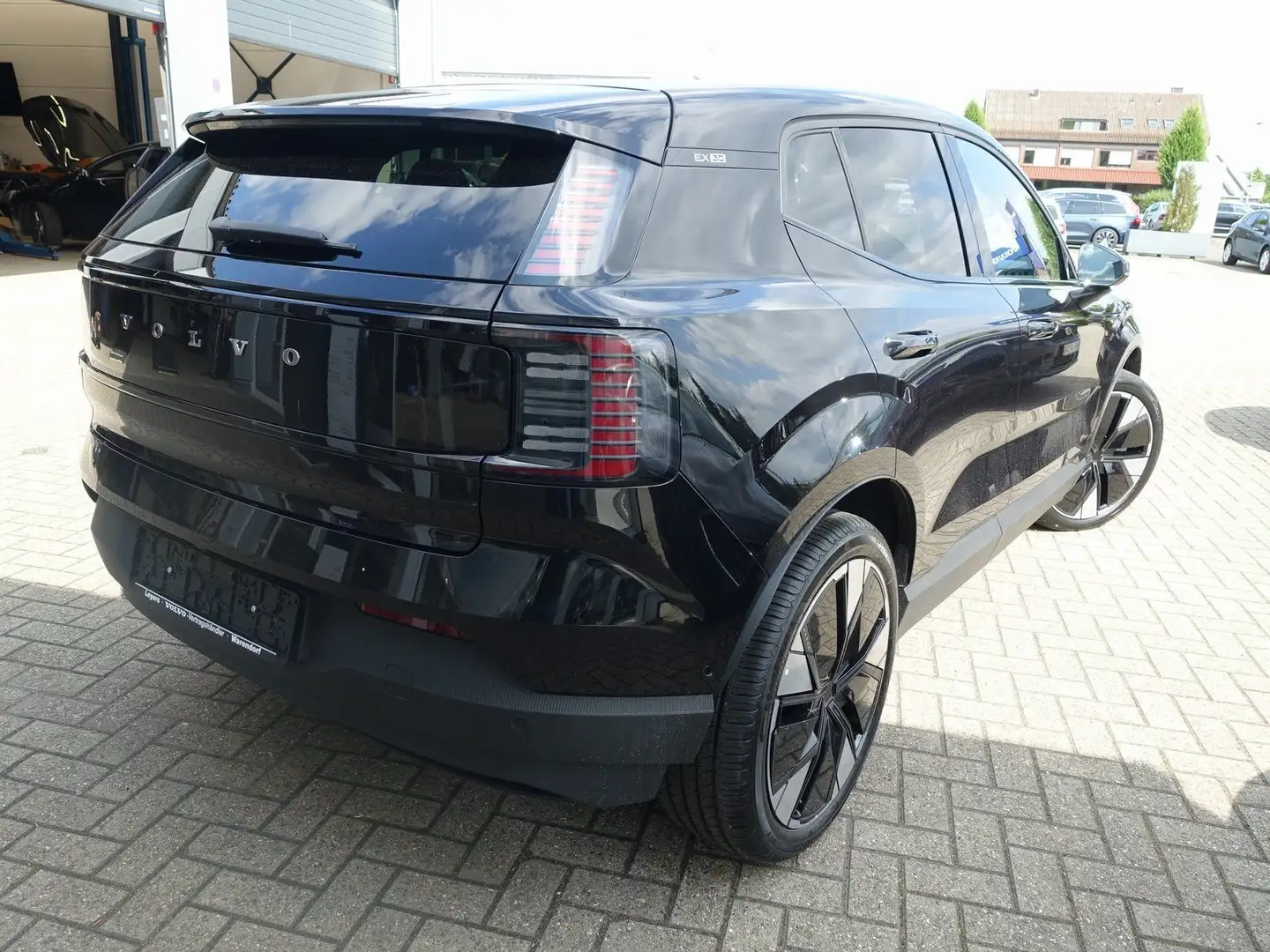 Volvo EX30 Ultra, Twin Motor Performance/360°/Pano/H&K Schwarz - 2