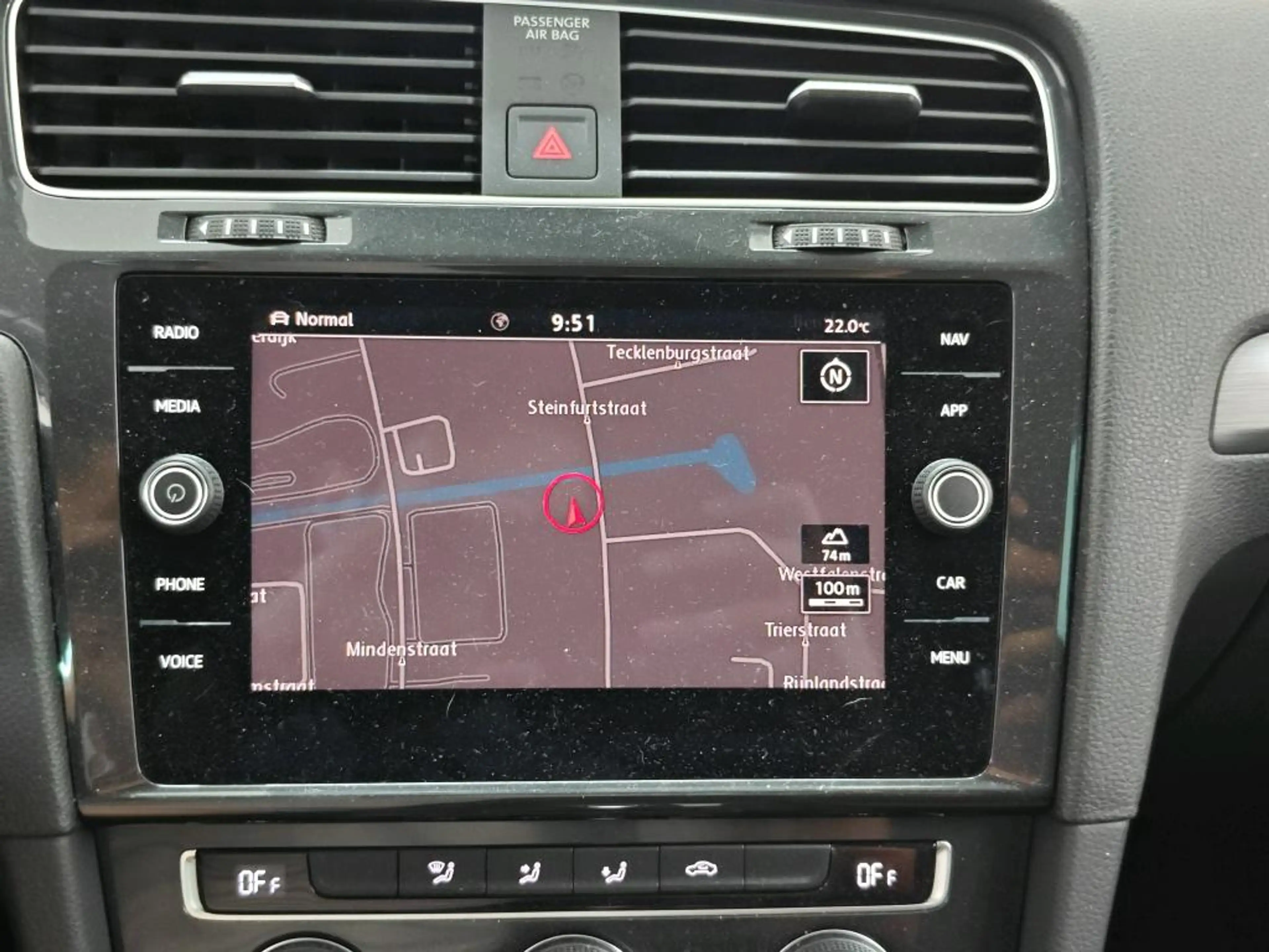 Volkswagen e-Golf E-DITION / AUTOMAAT/ SOH 92%/ CRUISE/ NAVI/ CLIMAT — photo 7