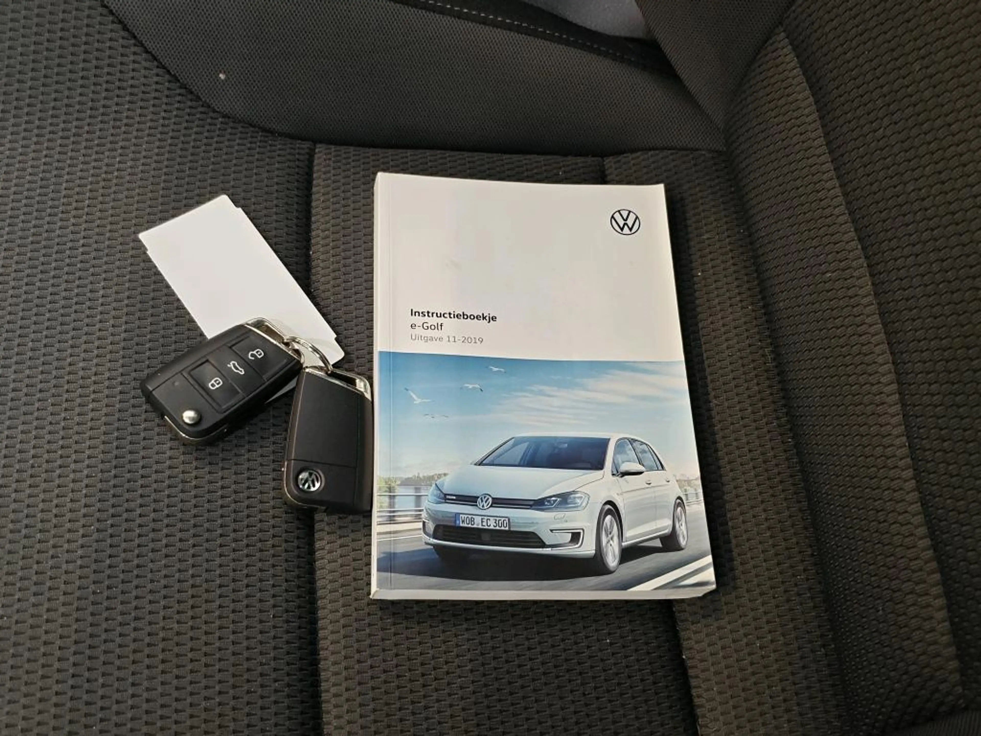 Volkswagen e-Golf E-DITION / AUTOMAAT/ SOH 92%/ CRUISE/ NAVI/ CLIMAT — photo 8