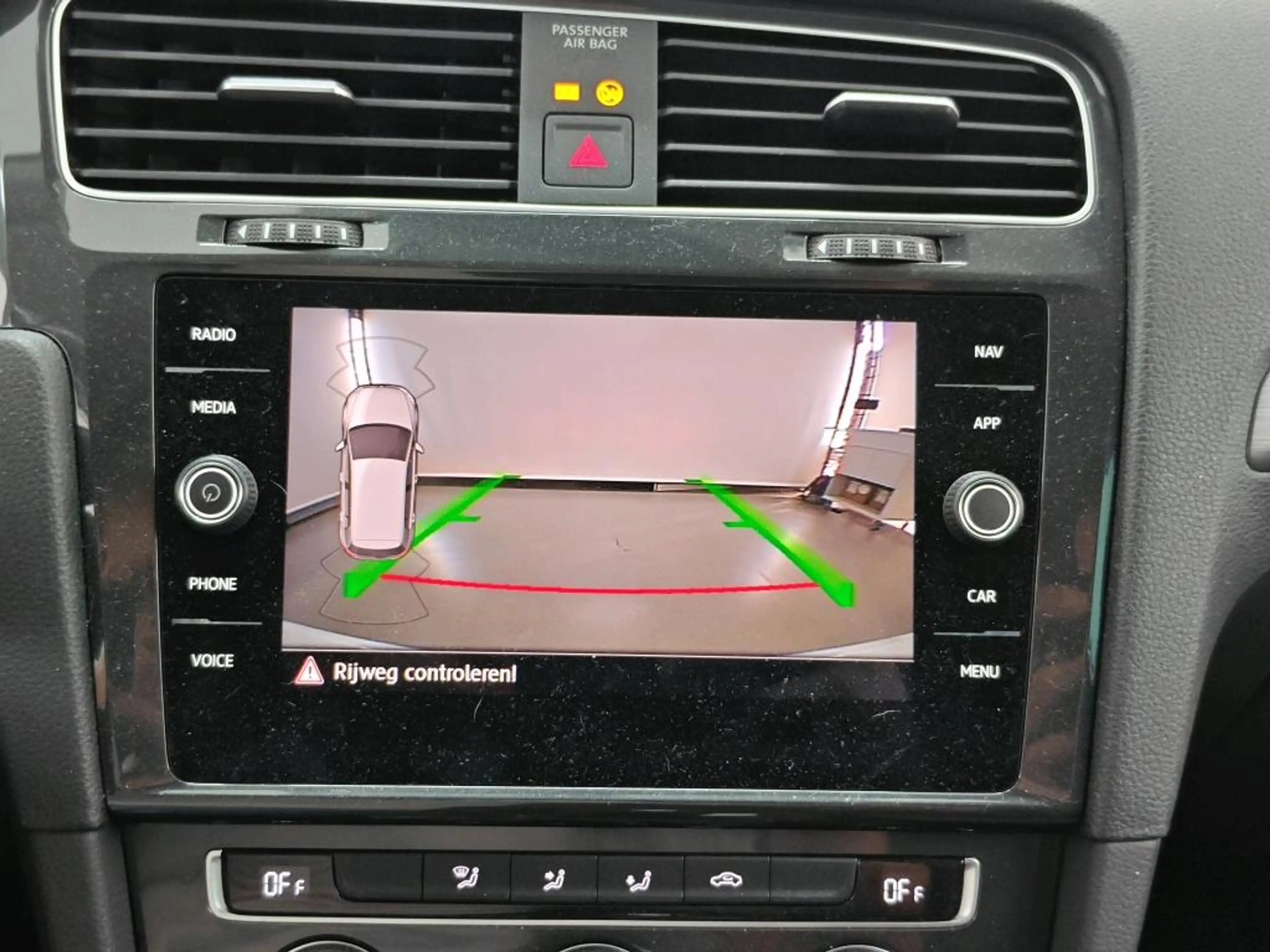 Volkswagen e-Golf E-DITION / AUTOMAAT/ SOH 92%/ CRUISE/ NAVI/ CLIMAT — photo 6