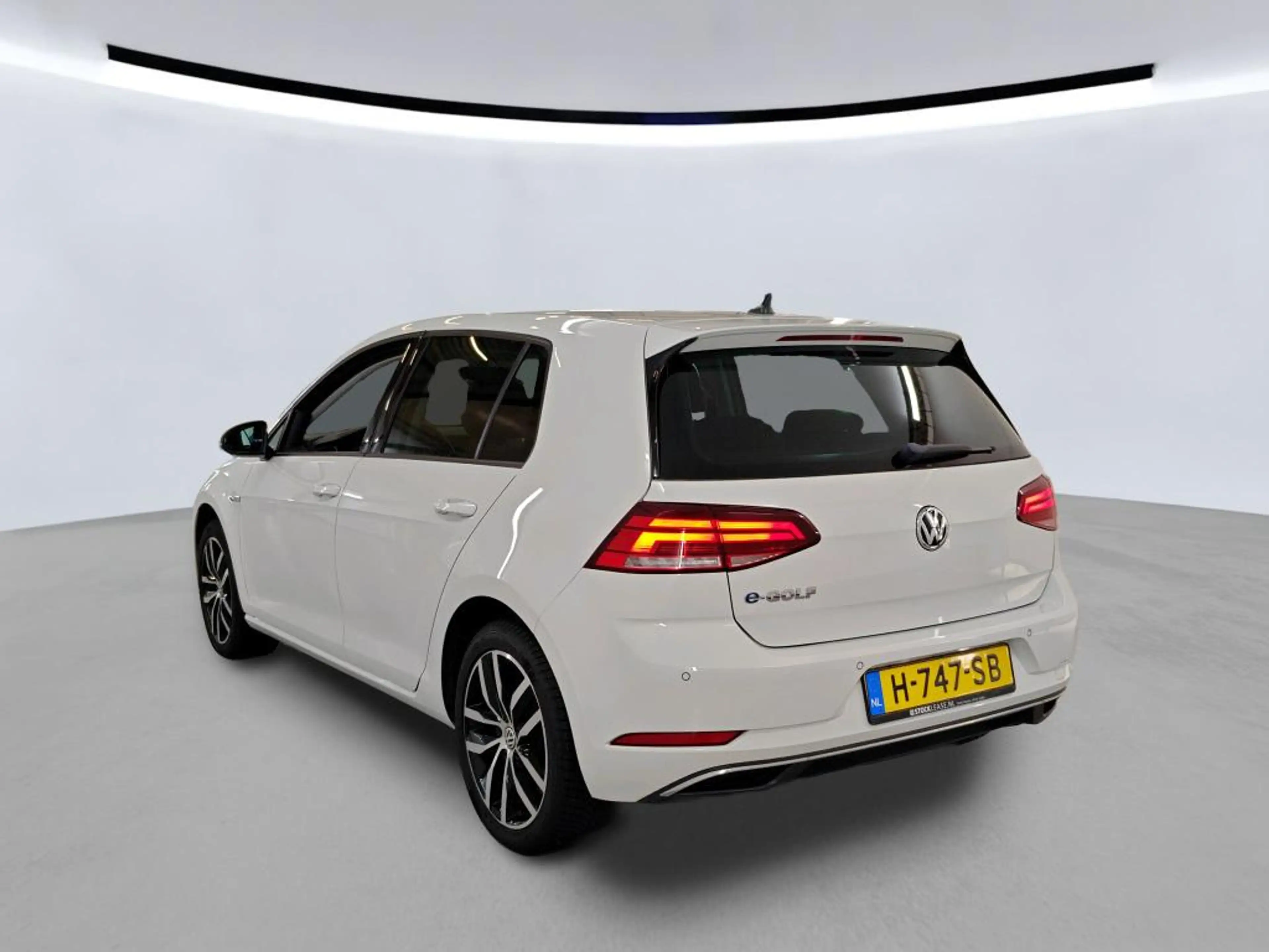Volkswagen e-Golf E-DITION / AUTOMAAT/ SOH 92%/ CRUISE/ NAVI/ CLIMAT — photo 2