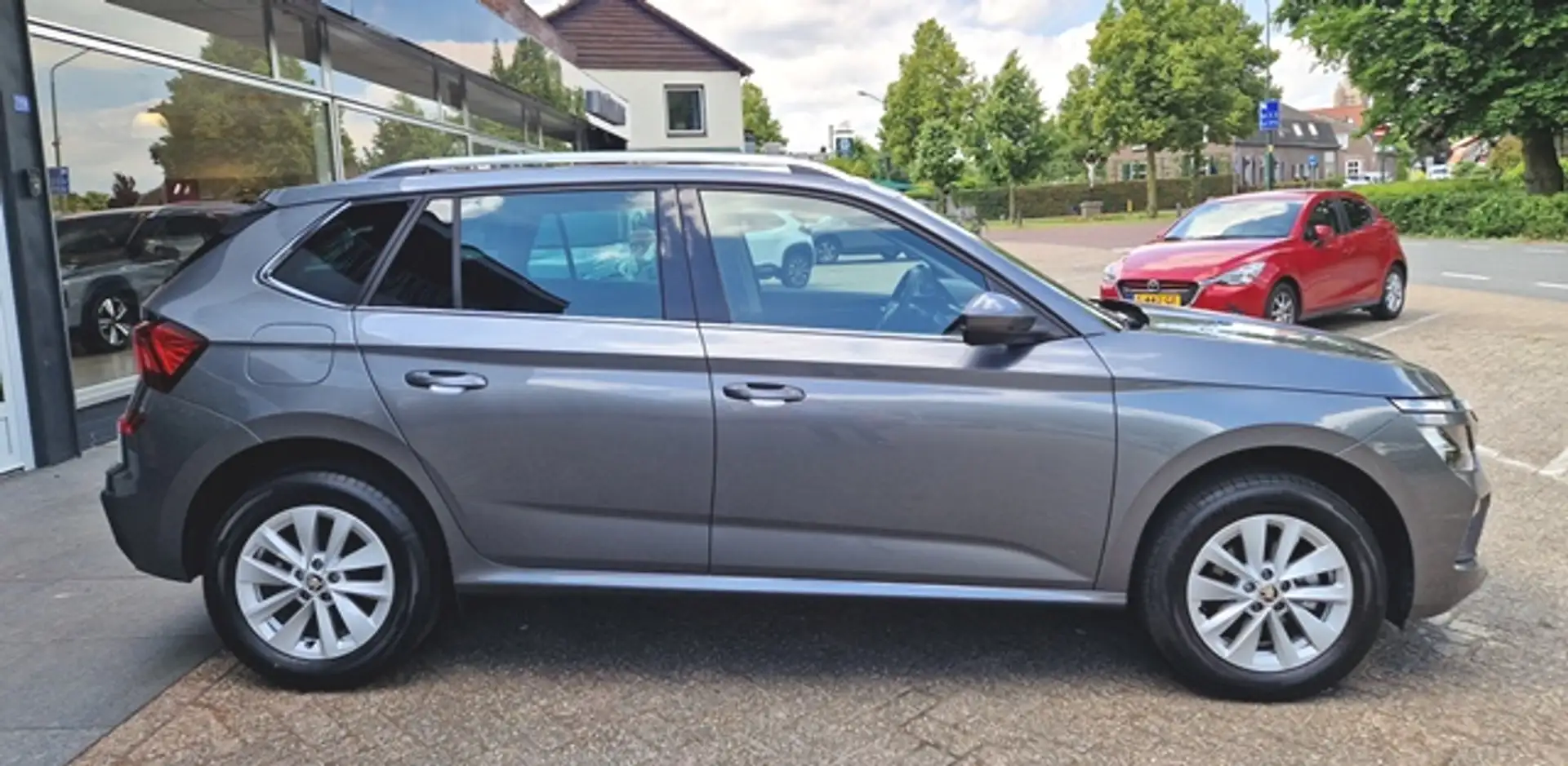 Skoda Kamiq 1.0 115PK DSG-A/T Selection - Camera -Apple Carpla Gris - 2