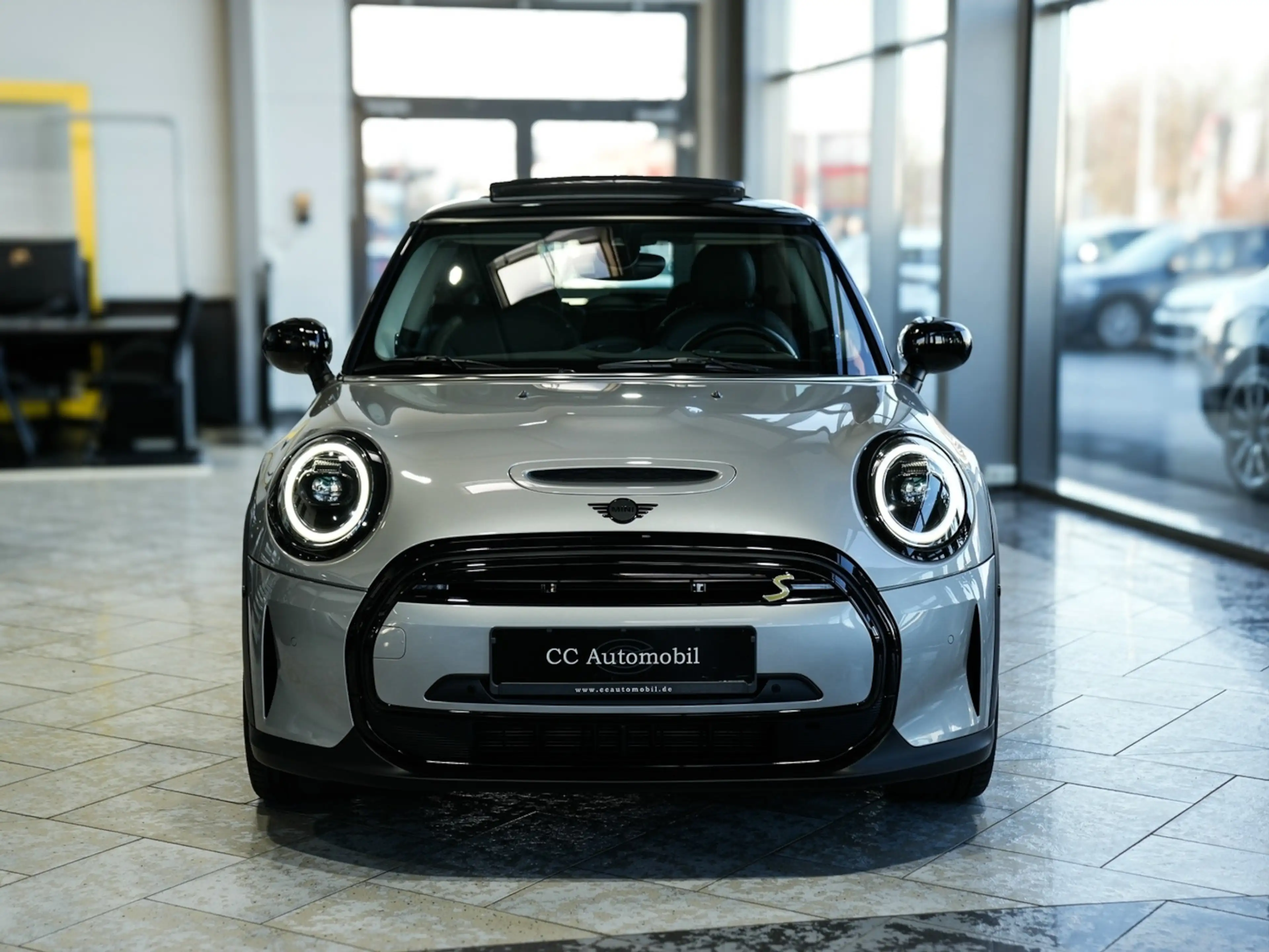 MINI Cooper SE Classic Trim Panorama Komfortzug. HUD — photo 6