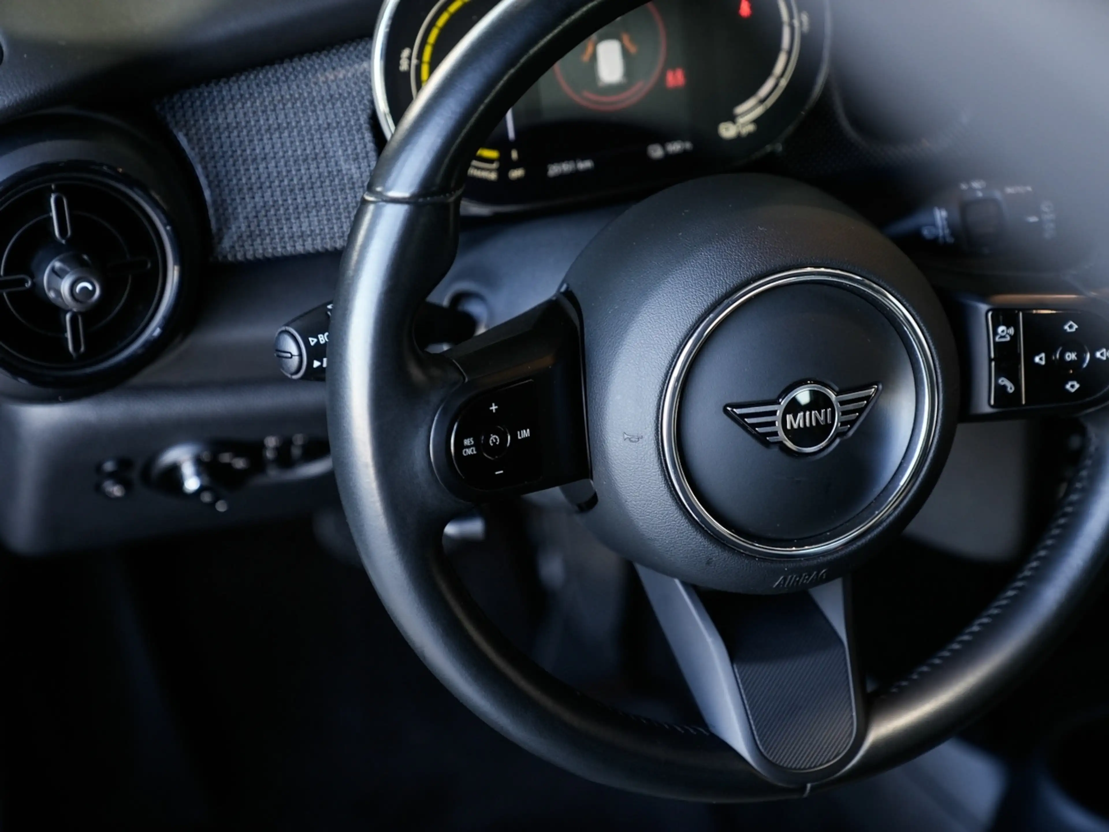 MINI Cooper SE Classic Trim Panorama Komfortzug. HUD — photo 12