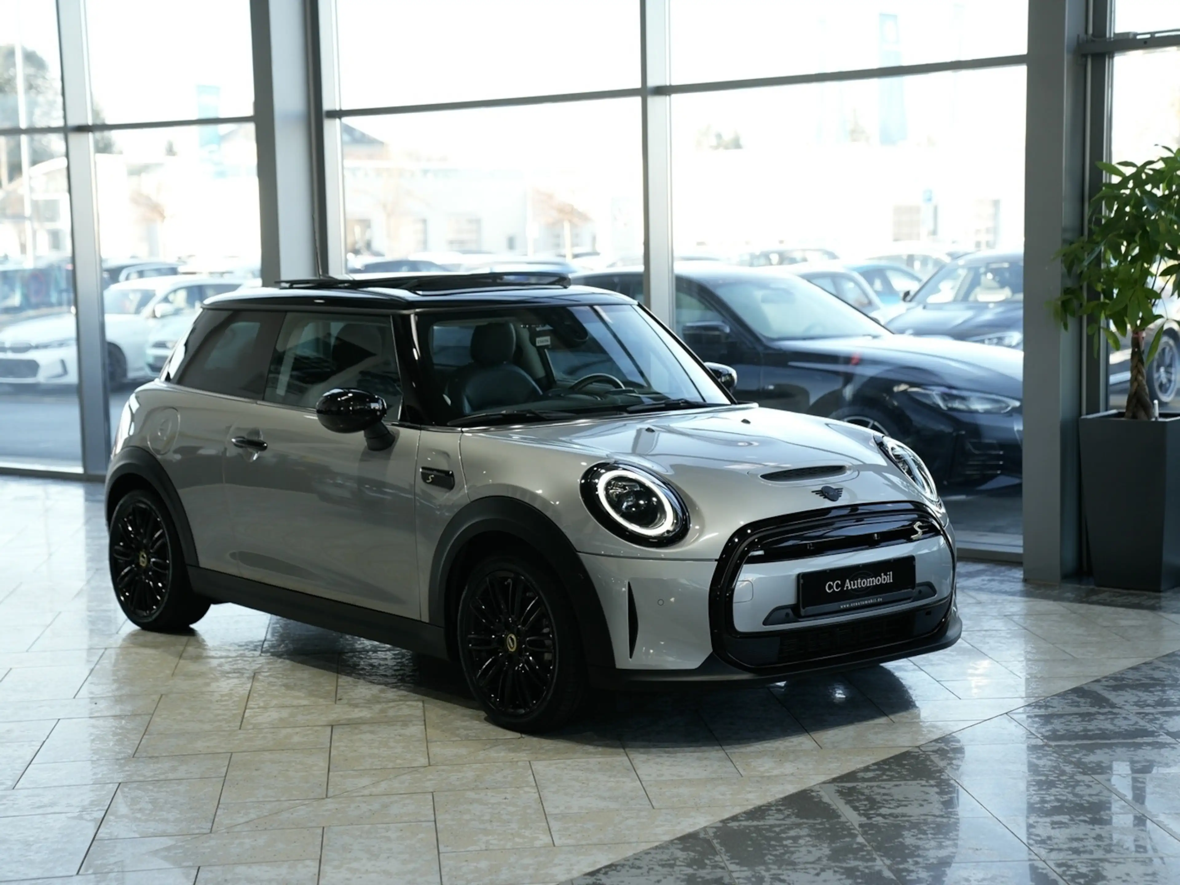 MINI Cooper SE Classic Trim Panorama Komfortzug. HUD — photo 7