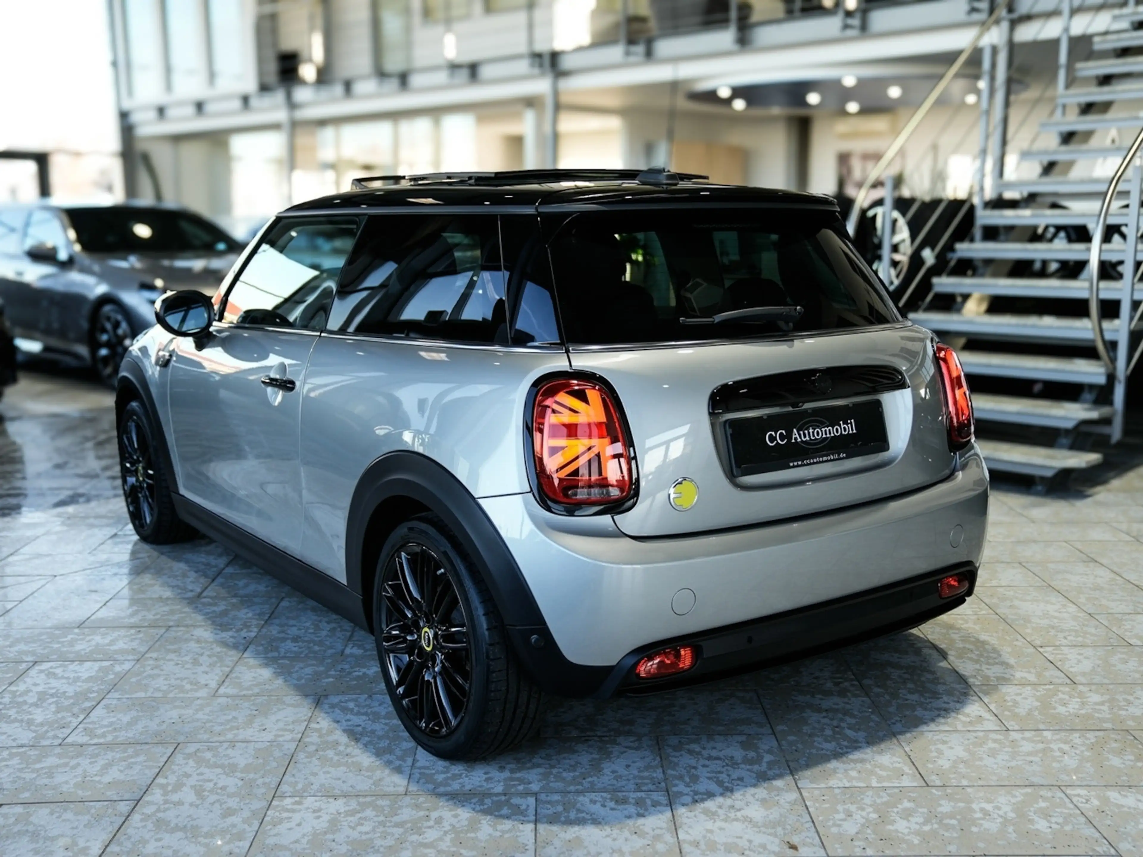MINI Cooper SE Classic Trim Panorama Komfortzug. HUD — photo 10