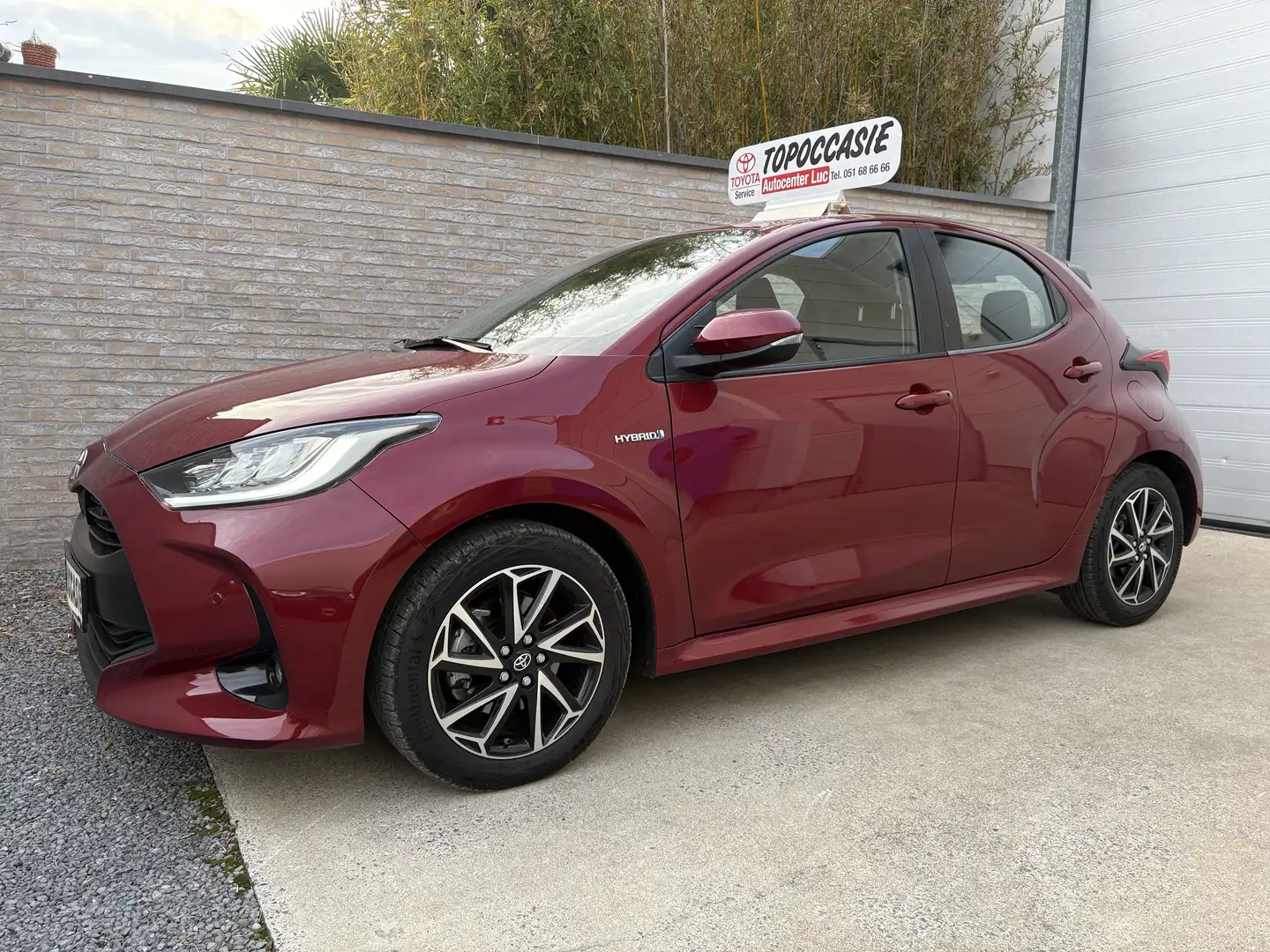 Toyota Yaris 1.5 HYBRID AUTOMAAT ICONIC/ 28350KM/ FULL OPTION ! Rouge - 1