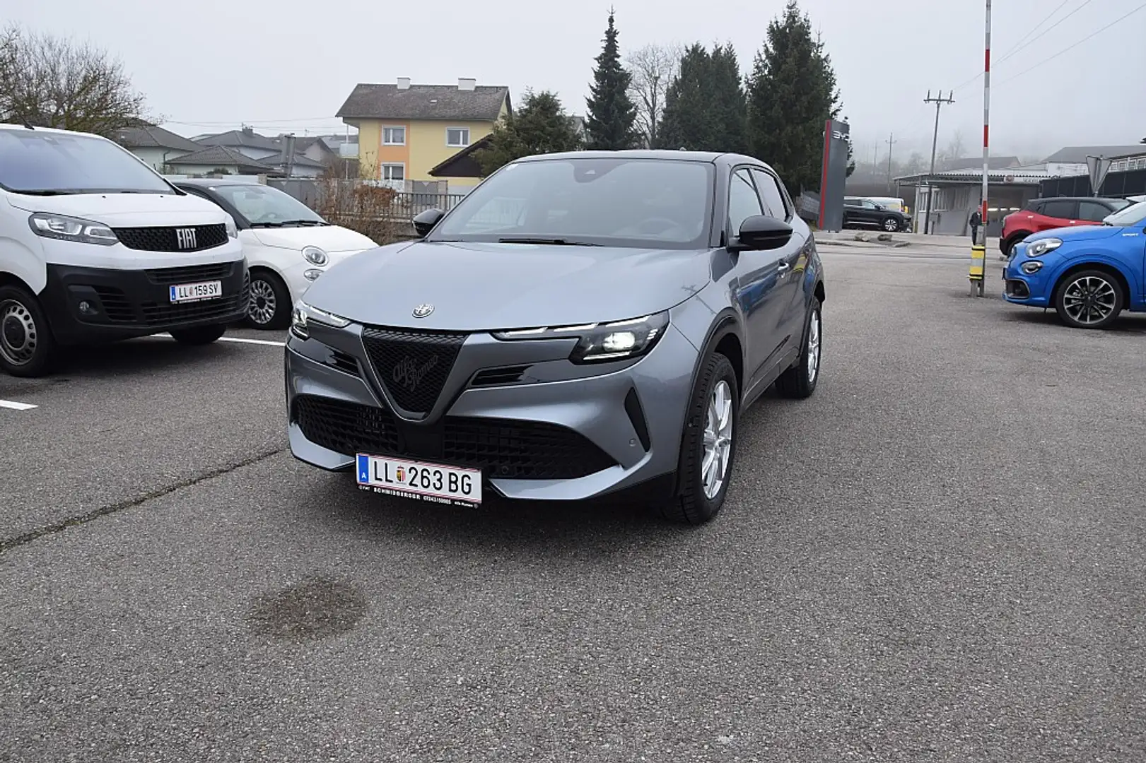 Alfa Romeo Junior Ibrida  1.2 MHEV e-DCT6 Grau - 1