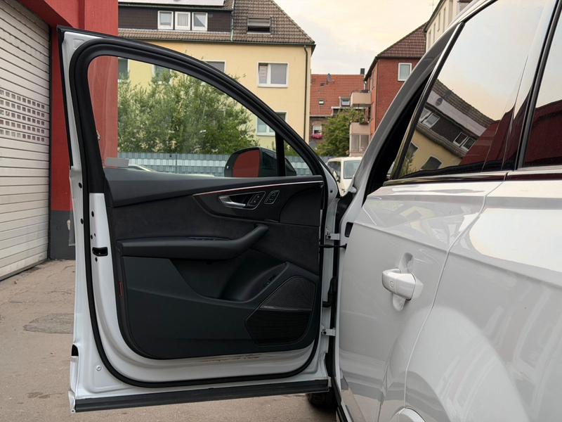 Audi Q7 50 TDI quattro competition plus — photo 8