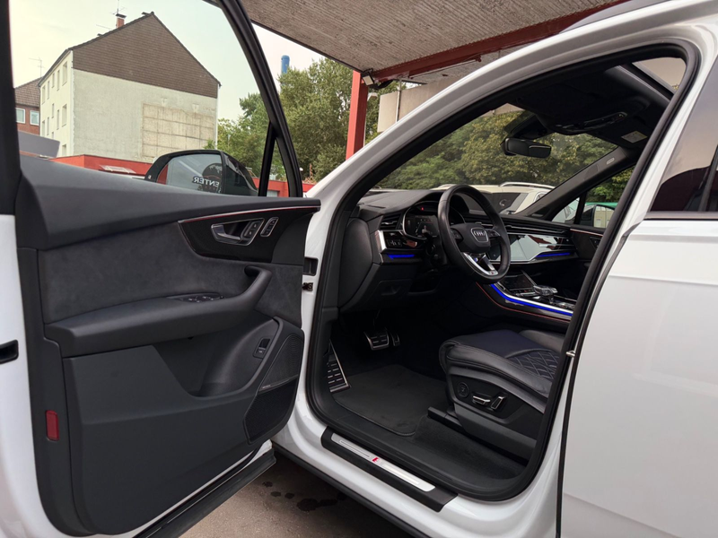 Audi Q7 50 TDI quattro competition plus — photo 9