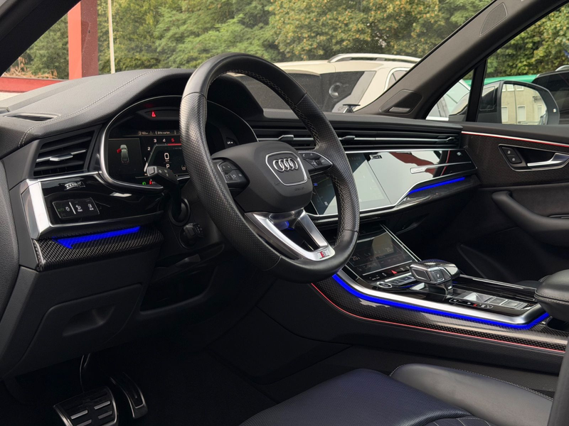 Audi Q7 50 TDI quattro competition plus — photo 11