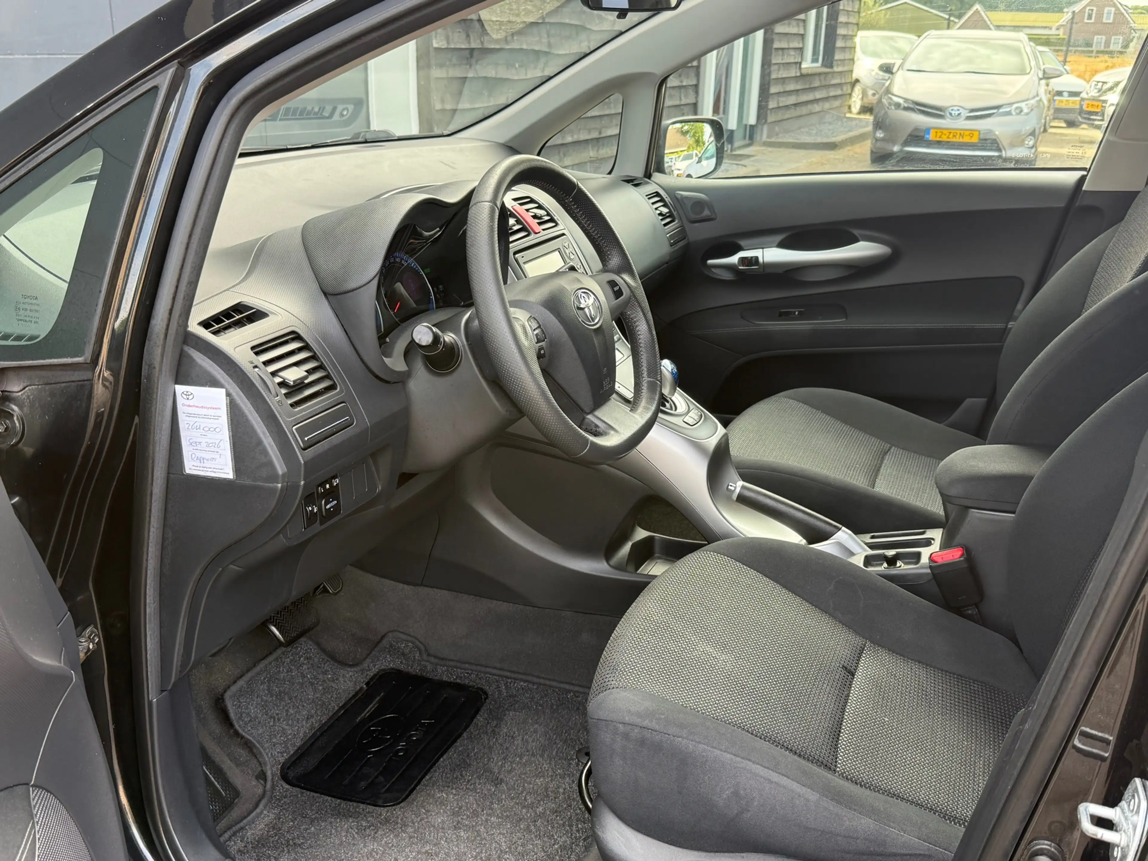 Toyota Auris 1.8 Full Hybrid Aspiration — photo 10