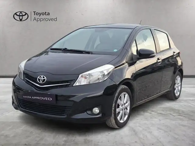 Toyota Yaris 1.3 Lounge 5p E6