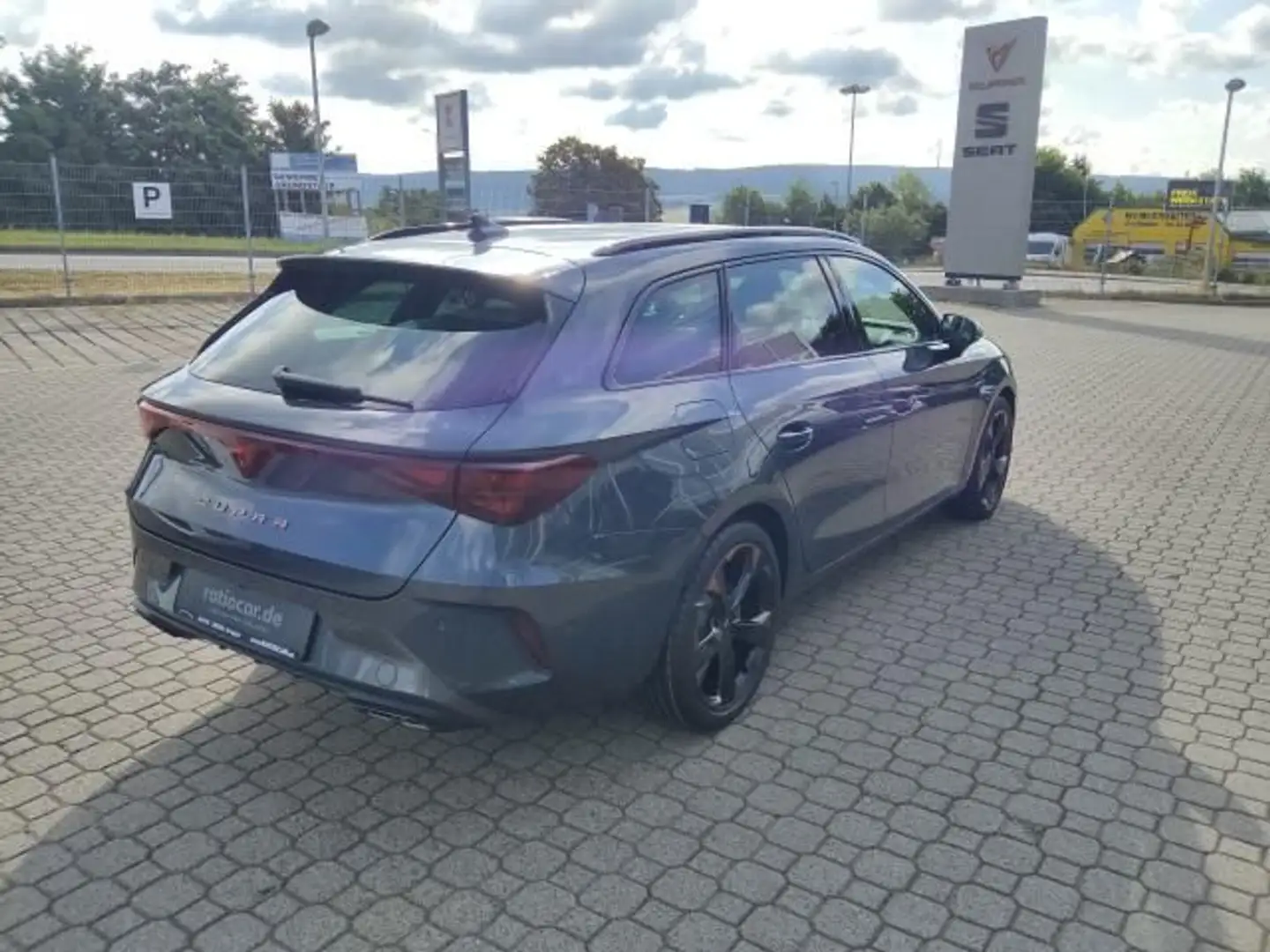 CUPRA Leon LEON SPORTSTOURER 2.0 TSI DSG 4DRIVE 5 J. GAR.* Grau - 2