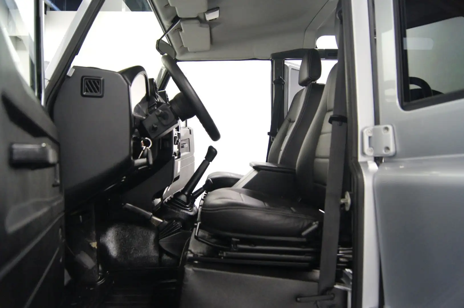 Land Rover Defender 110 E Station Wagon|KAMERA|NAV|LEDER Stříbrná - 2