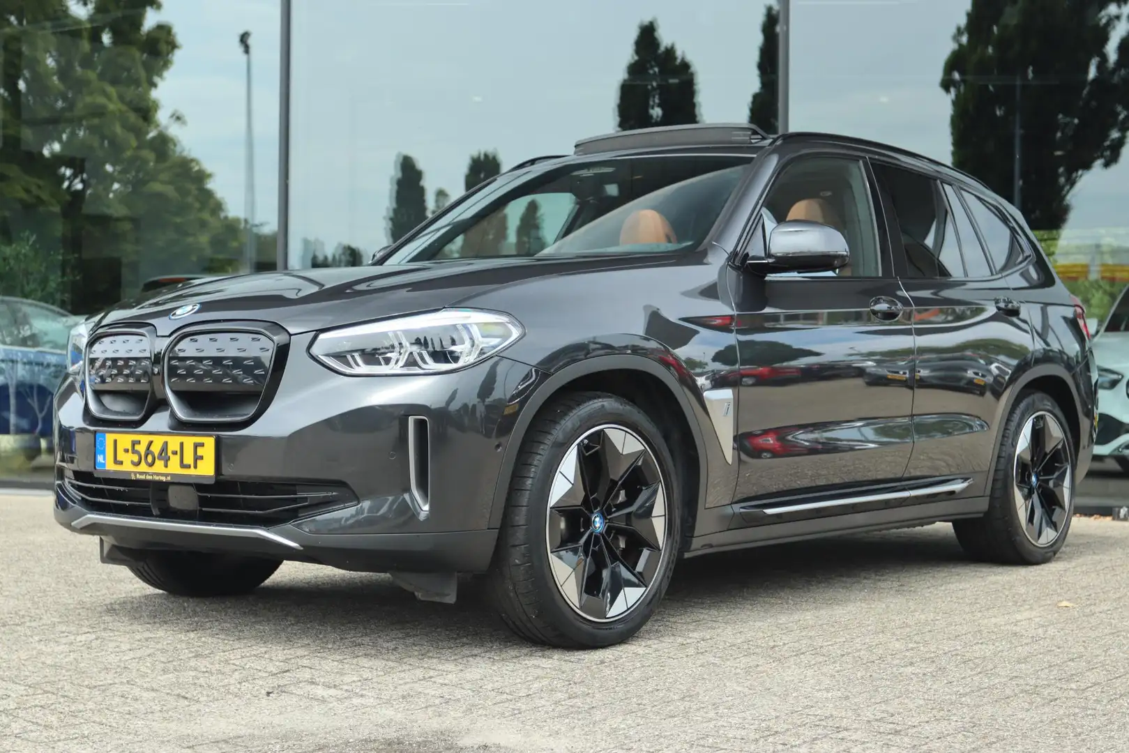 BMW iX3 HIGH EXECUTIVE 80KWH SHADOW LINE | HUD | PANO | TR Grijs - 1