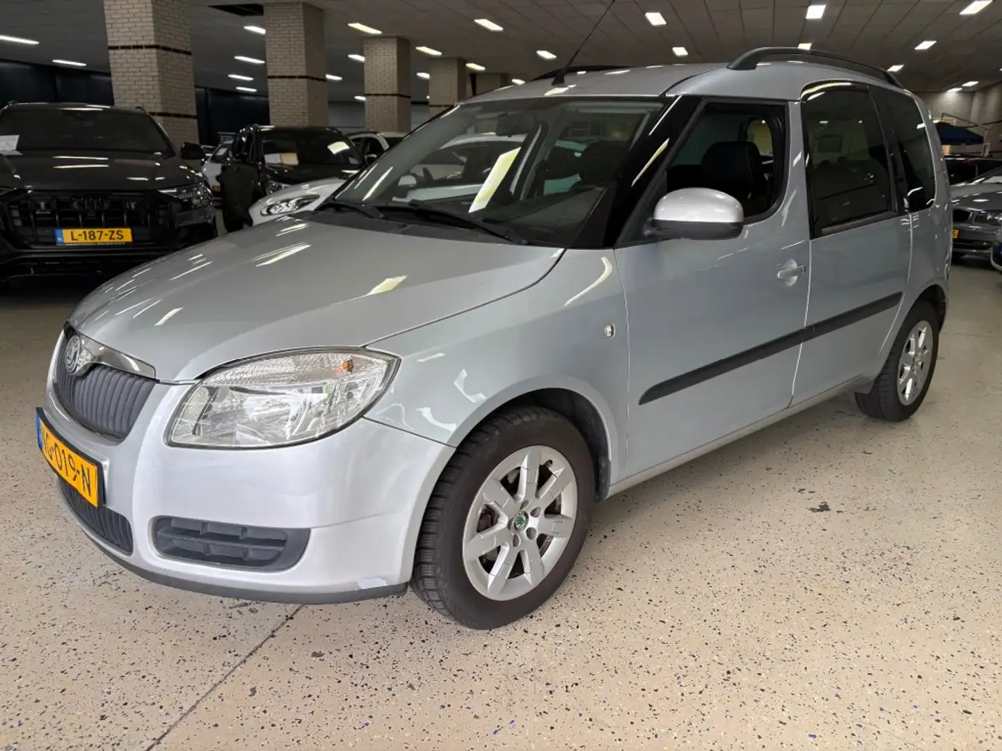 Skoda Roomster 1.4-16V APK 2026 Airco veel ruimte Grijs - 1