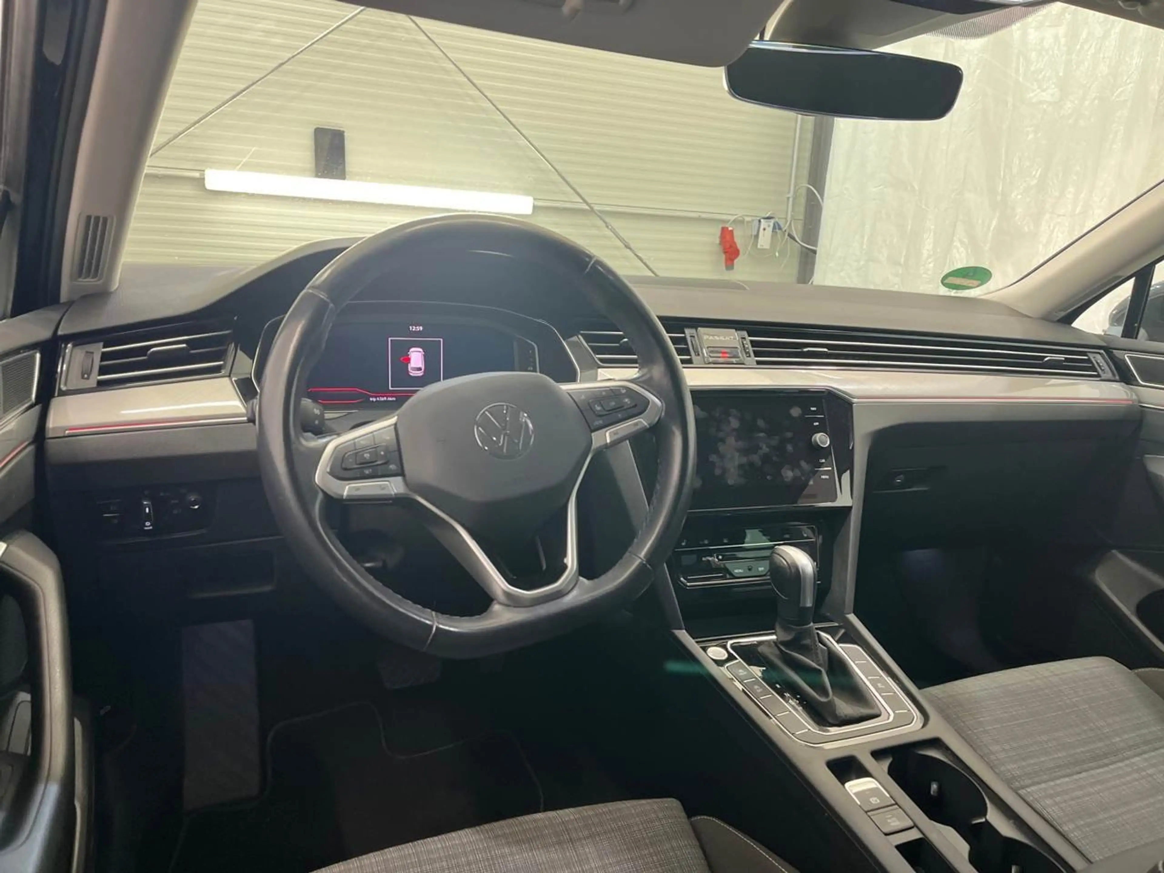Volkswagen Passat Variant 2.0 TDI Business 360° AHK ACC — photo 7